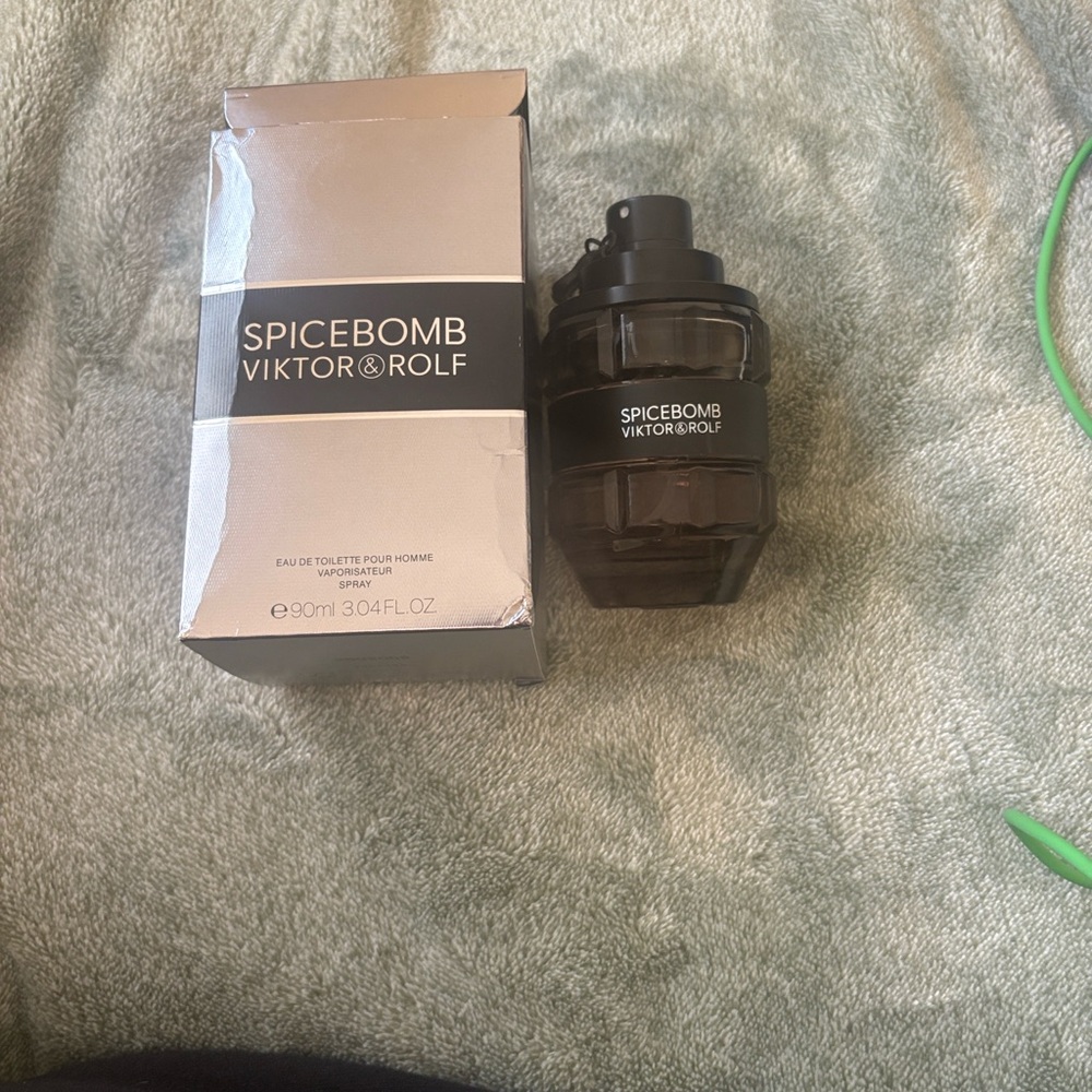 Viktor & Rolf Spicebomb Eau de Toilette - Black and Silver